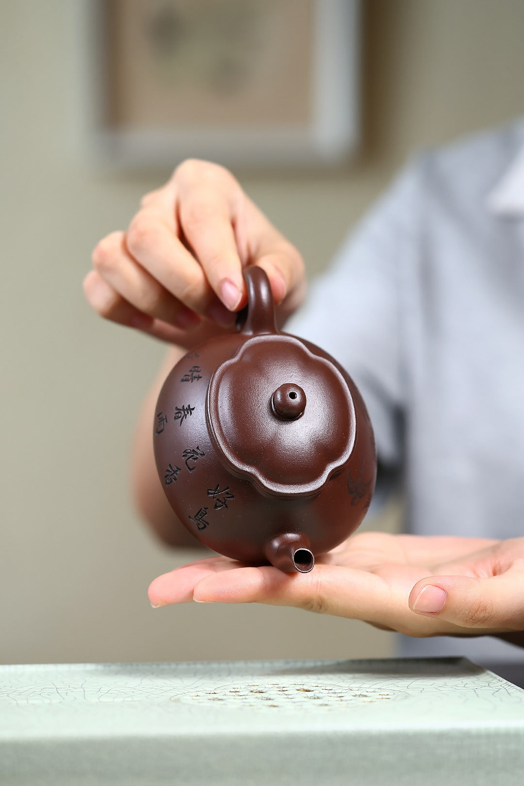 新品首发！！ 《海棠春燕》 国家级工艺美术师 鲍玉华 装饰：李玮（江苏省陶瓷艺术大师，正高）