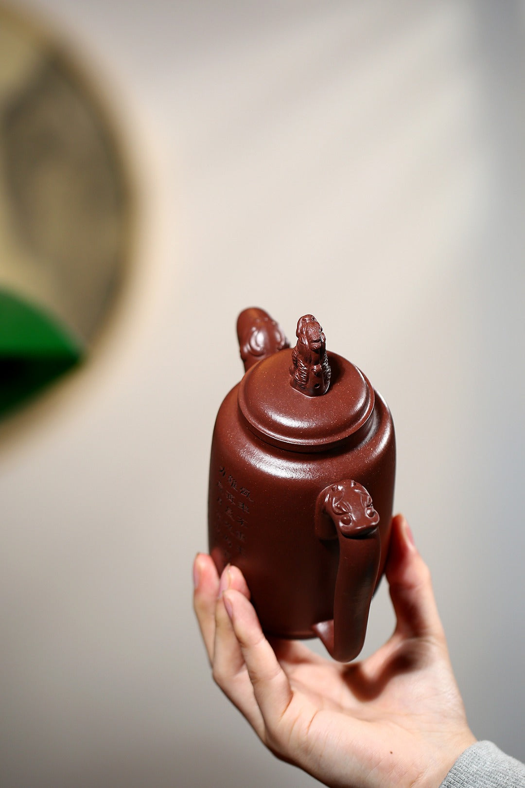 《紫气东来》 国家级工艺美术师 &nbsp;鲍玉华 原矿家藏老紫泥，530cc，并列22孔出水