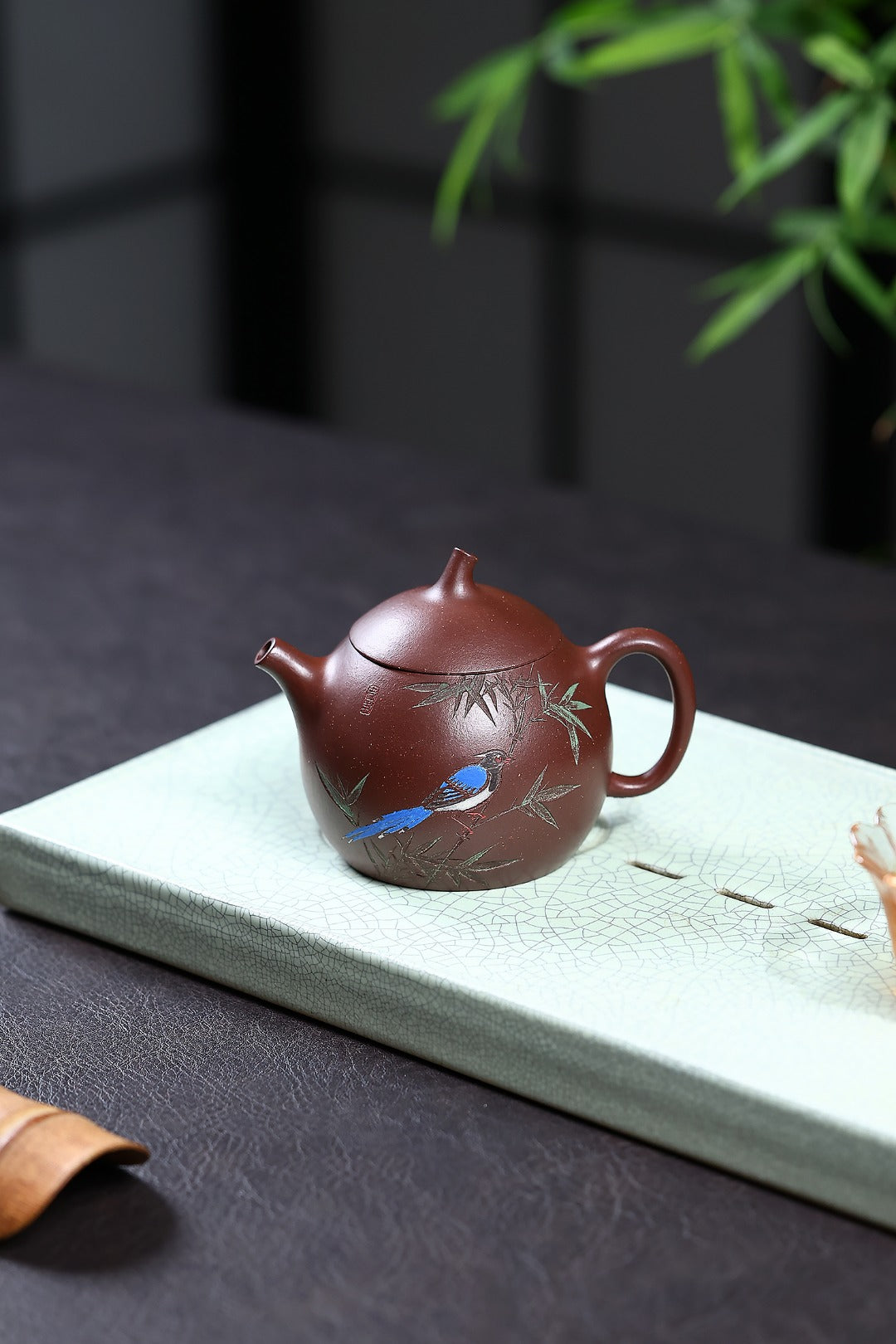《茄瓜》 国家级工艺美术师 鲍玉华 装饰：李玮（江苏省陶瓷艺术大师，正高）原矿家藏老紫泥，150cc，内推球孔出水