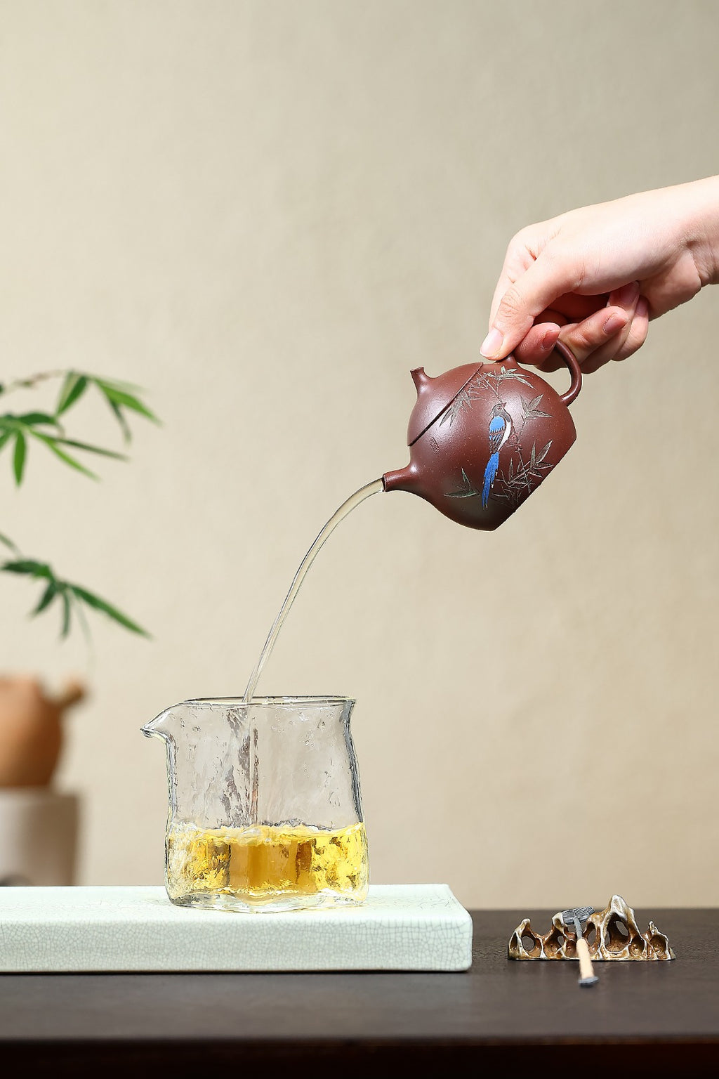 《茄瓜》 国家级工艺美术师 鲍玉华 装饰：李玮（江苏省陶瓷艺术大师，正高）原矿家藏老紫泥，150cc，内推球孔出水