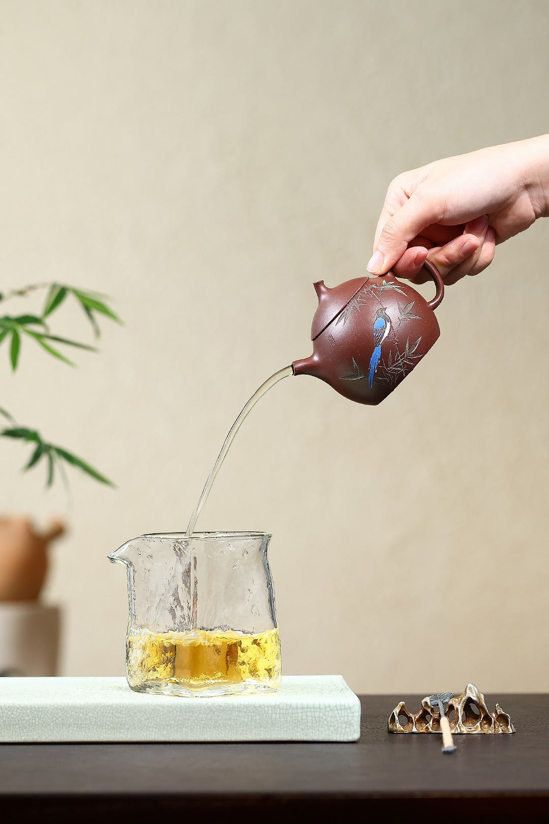 《茄瓜》 国家级工艺美术师 鲍玉华 装饰：李玮（江苏省陶瓷艺术大师，正高）原矿家藏老紫泥，150cc，内推球孔出水