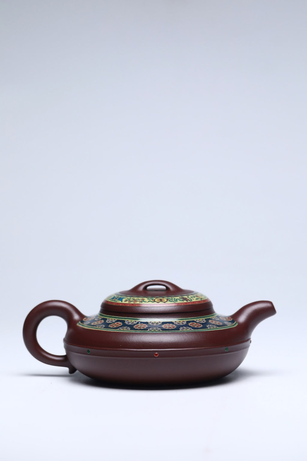 国大、省大重器推荐！！ 《线圆》 作者简介：李玮 中国陶瓷设计艺术大师 原矿陈腐40年四号井底槽清，540cc，菱形9孔出水
