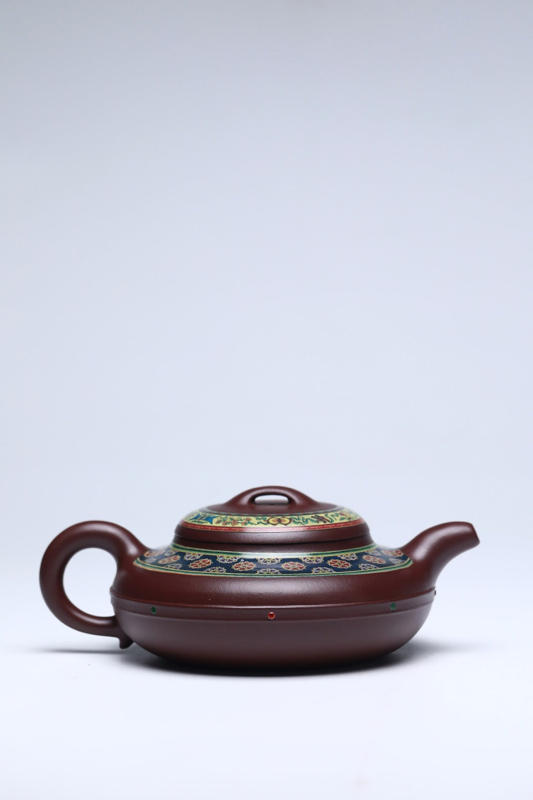 国大、省大重器推荐！！ 《线圆》 作者简介：李玮 中国陶瓷设计艺术大师 原矿陈腐40年四号井底槽清，540cc，菱形9孔出水