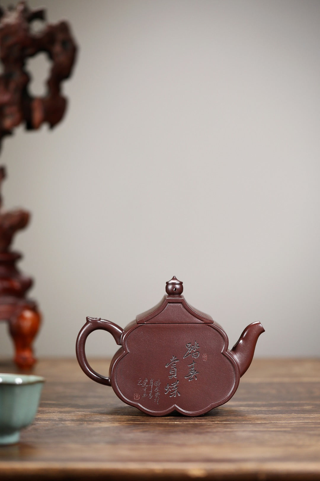 《梦回大唐》 王敏（正高级工艺美术师）装饰：李玮（江苏省陶瓷艺术大师，正高）原矿黄龙山天星紫泥，500cc，并列12孔出水