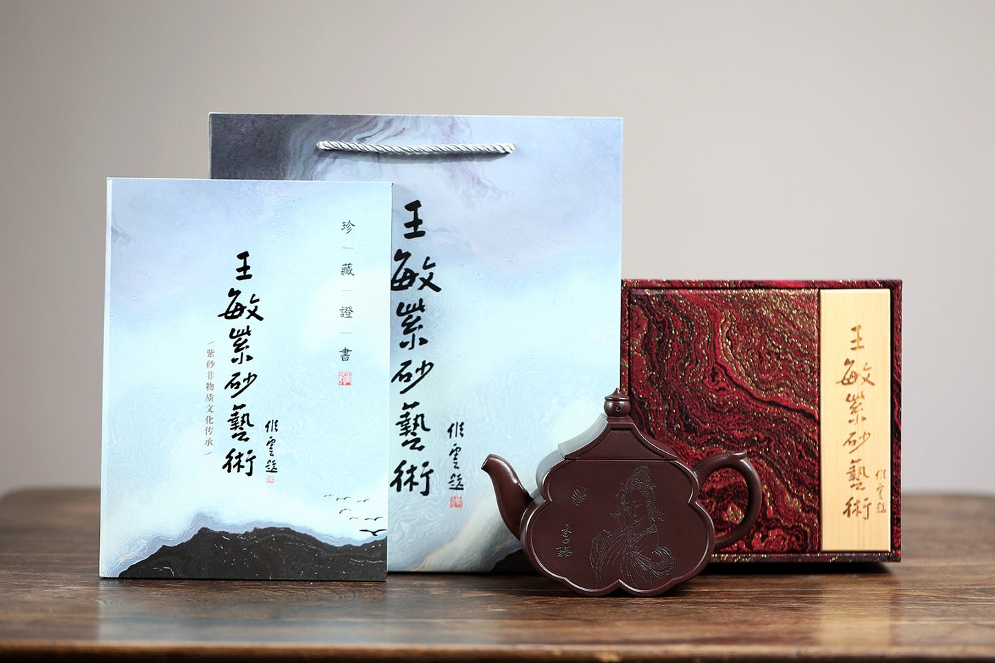 《梦回大唐》 王敏（正高级工艺美术师）装饰：李玮（江苏省陶瓷艺术大师，正高）原矿黄龙山天星紫泥，500cc，并列12孔出水