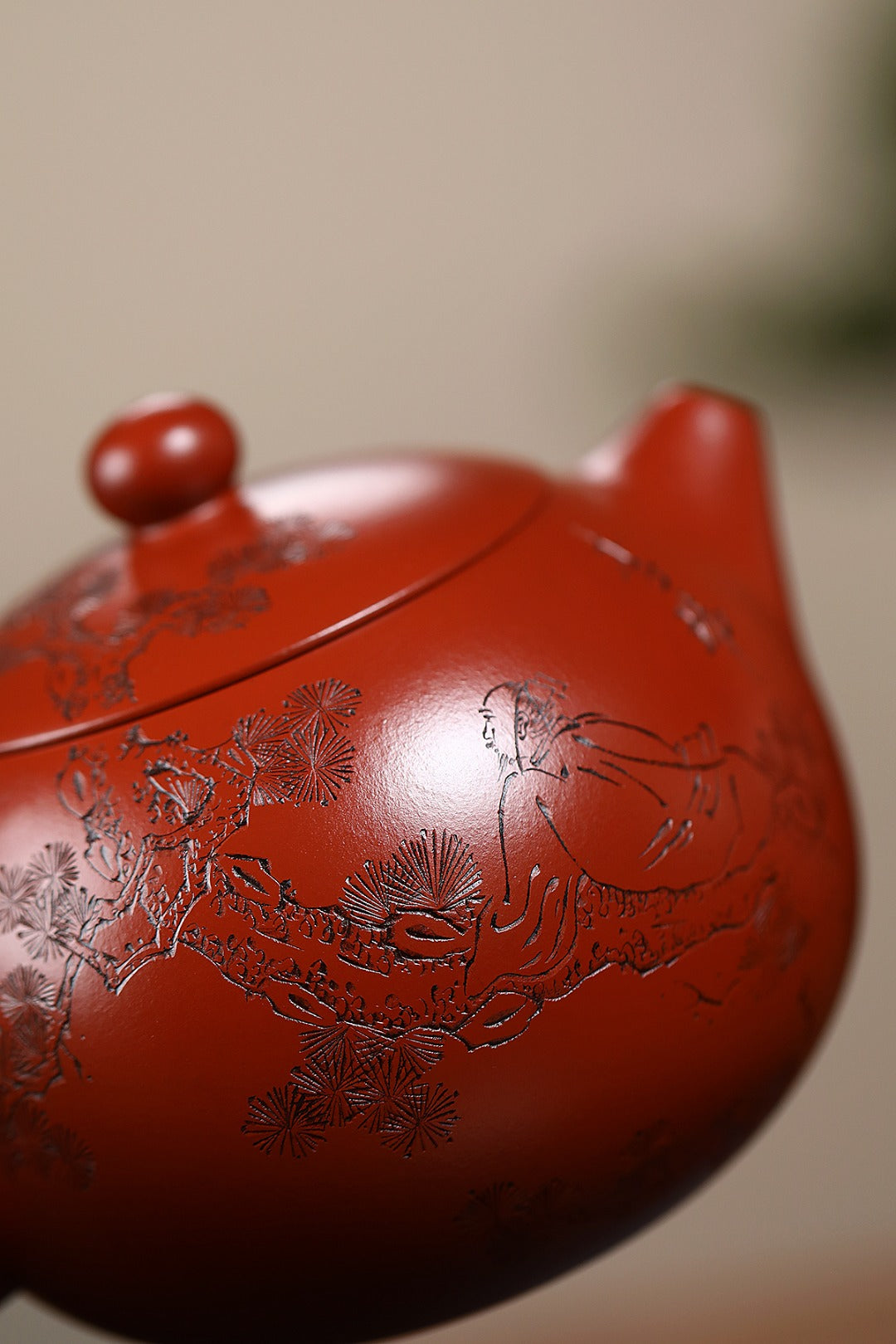 《和气西施》 王敏（正高级工艺美术师）高建中（正高级乡村振兴技艺师） 作品简介：90年景舟大红袍，690cc，菱形23孔出水