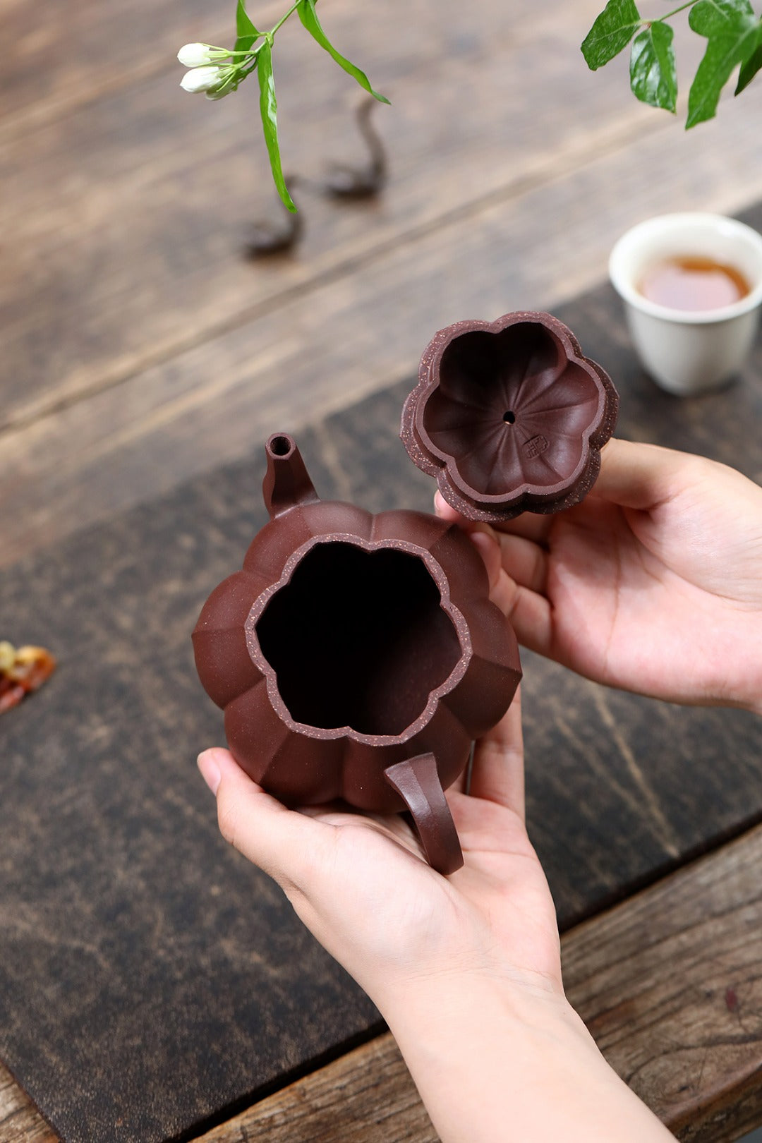 《筋纹梨形》 国家级高级工艺美术师 蒋亚平 原矿家藏老紫泥，240cc