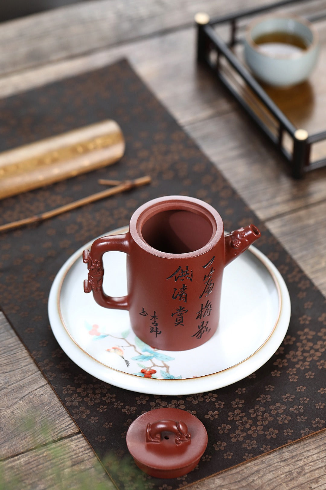 《祥龙玉柱》 国家级高级工艺美术师 蒋亚平 装饰：李玮（江苏省陶瓷艺术大师，正高）原矿极品龙血砂，350cc