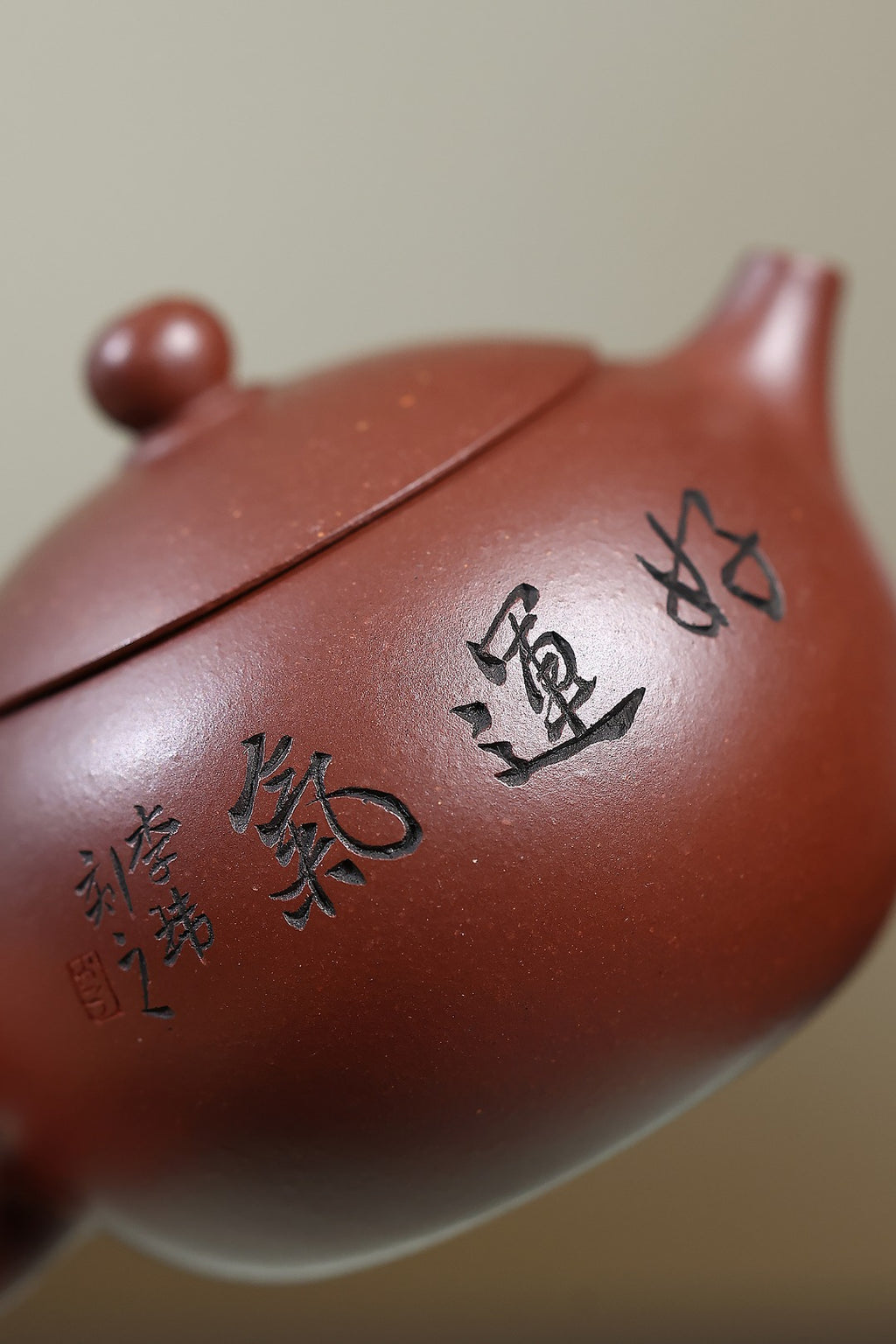 《西施》 国家级工艺美术师 鲍玉华 装饰：李玮（江苏省陶瓷艺术大师，正高）原矿家藏老紫泥，130cc，内推球孔出水