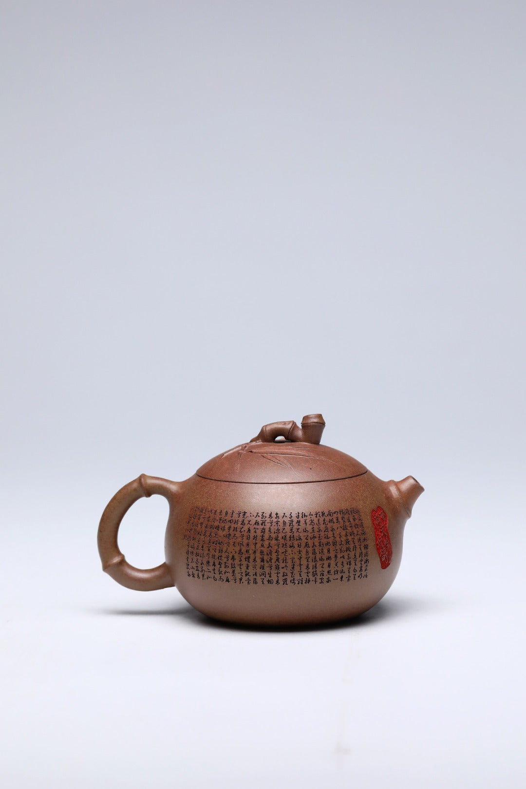 《竹节西施》 作者简介：李玮 中国陶瓷设计艺术大师 正高级工艺美术师  原矿古龙窑柴烧翡翠金砂，220cc，菱形9孔出水