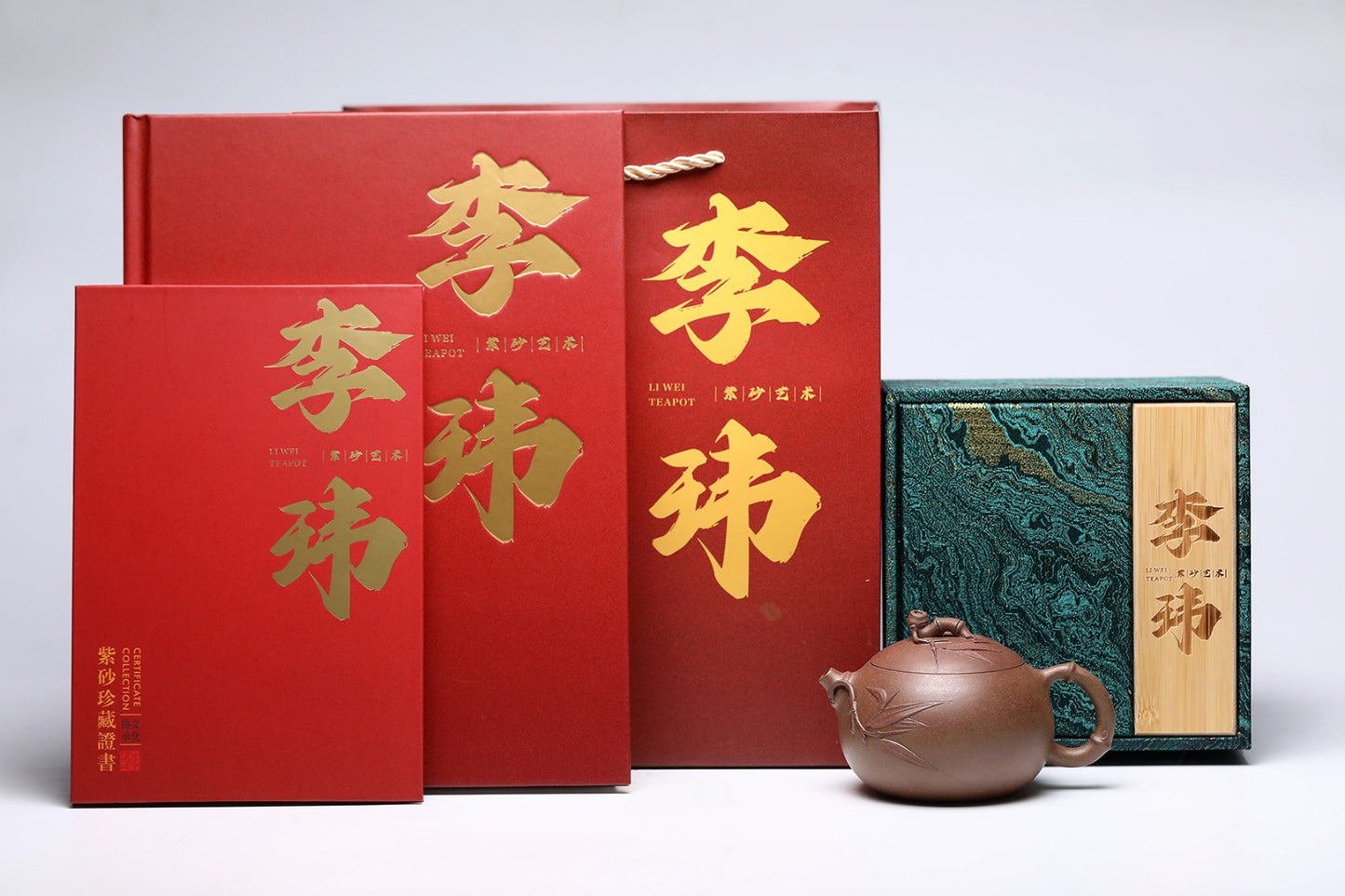 《竹节西施》 作者简介：李玮 中国陶瓷设计艺术大师 正高级工艺美术师  原矿古龙窑柴烧翡翠金砂，220cc，菱形9孔出水