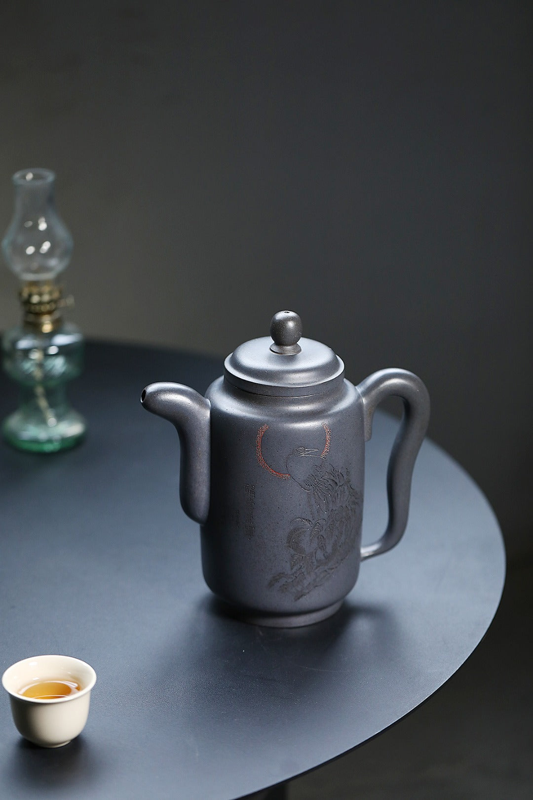 《集思》 王敏（正高级工艺美术师）装饰：李玮（江苏省陶瓷艺术大师，正高）&nbsp;高建中（正高级乡村振兴技艺师） 作品简介：原矿老青段高温还原烧，1000cc，并列33孔出水