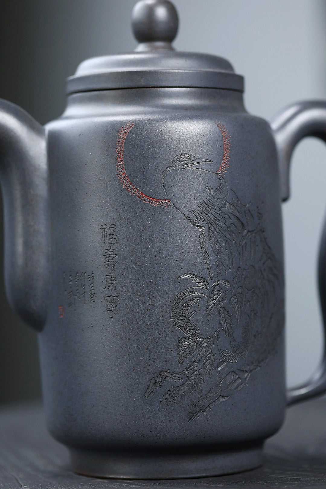 《集思》 王敏（正高级工艺美术师）装饰：李玮（江苏省陶瓷艺术大师，正高）&nbsp;高建中（正高级乡村振兴技艺师） 作品简介：原矿老青段高温还原烧，1000cc，并列33孔出水