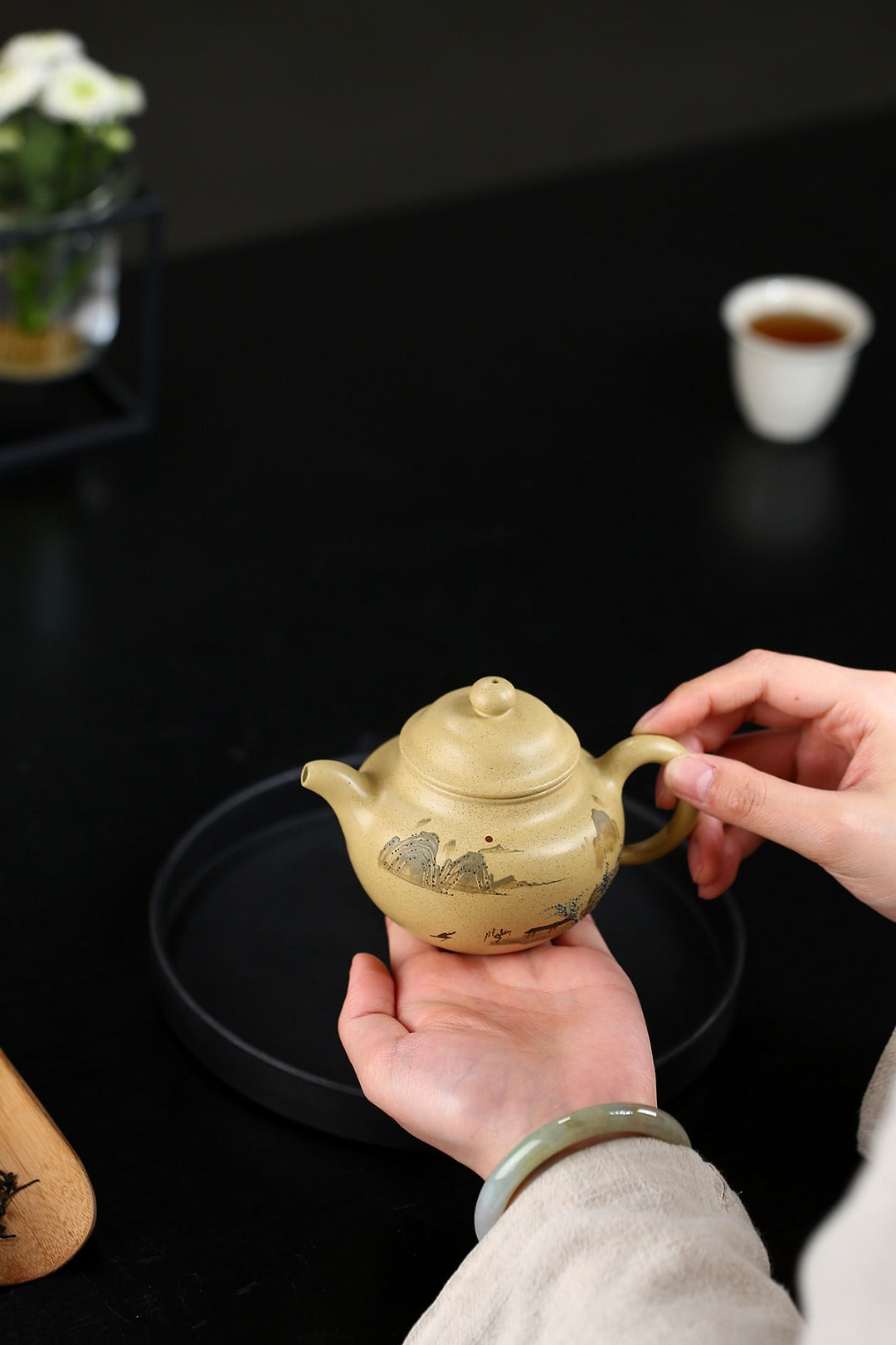 美壶推荐！！ 《莲子》 国家级工艺美术师 鲍玉华 原矿本山绿泥，240cc，菱形14孔出水
