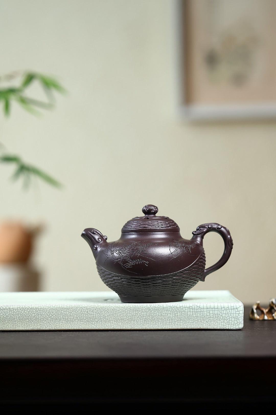 《龙凤呈祥》 国家级工艺美术师 鲍玉华 装饰：李玮（江苏省陶瓷艺术大师，正高）原矿家藏深井紫泥，290cc，菱形14孔出水