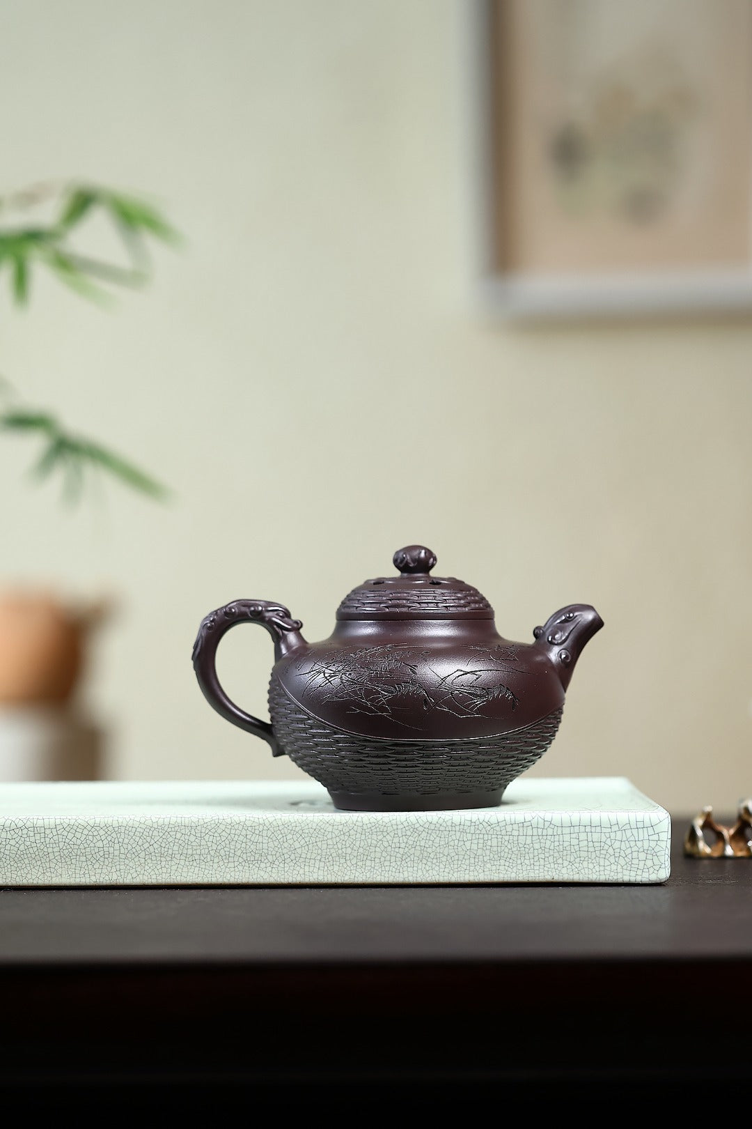 《龙凤呈祥》 国家级工艺美术师 鲍玉华 装饰：李玮（江苏省陶瓷艺术大师，正高）原矿家藏深井紫泥，290cc，菱形14孔出水