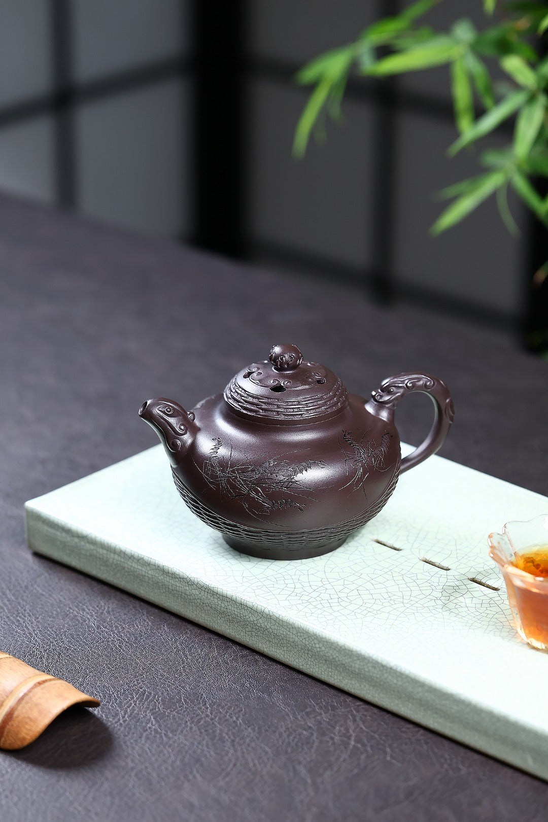 《龙凤呈祥》 国家级工艺美术师 鲍玉华 装饰：李玮（江苏省陶瓷艺术大师，正高）原矿家藏深井紫泥，290cc，菱形14孔出水