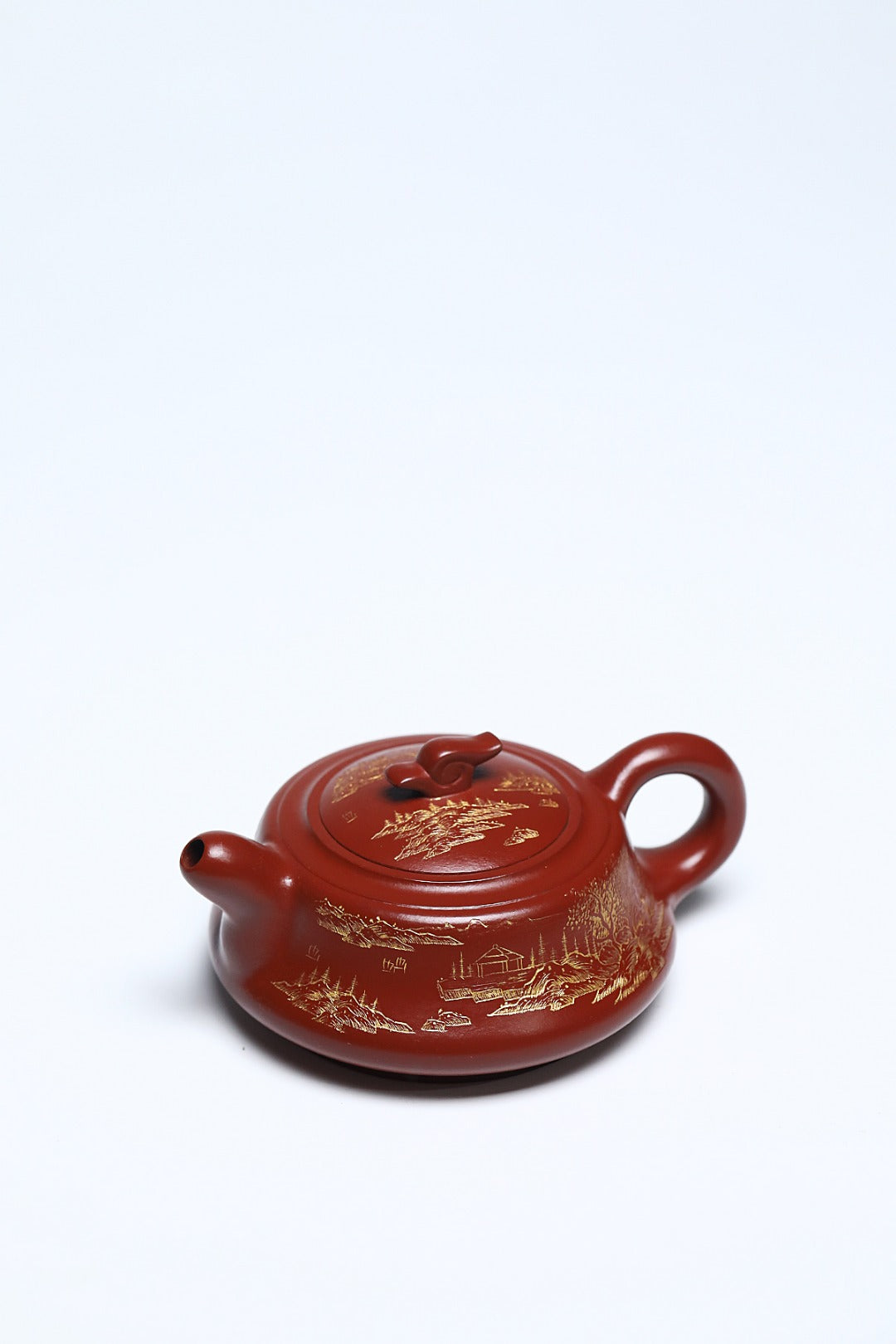 《古云梦泽》 作者简介：李玮 中国陶瓷设计艺术大师  正高级工艺美术师 作品简介：原矿二厂香山小红泥，240cc，并列24孔出水