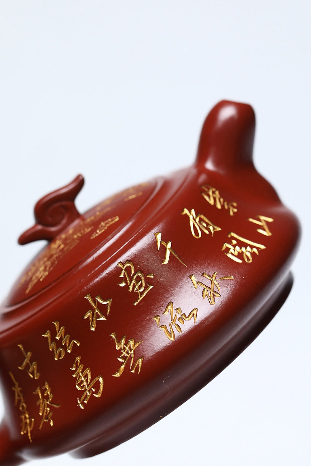 《古云梦泽》 作者简介：李玮 中国陶瓷设计艺术大师  正高级工艺美术师 作品简介：原矿二厂香山小红泥，240cc，并列24孔出水