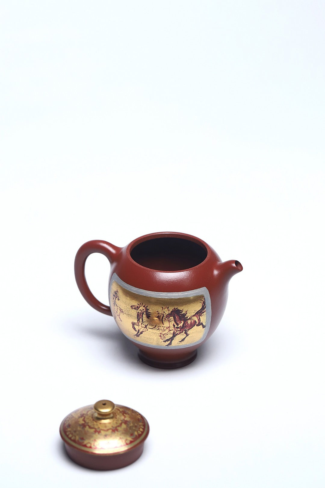 《天马七骏》 作者简介：李玮 中国陶瓷设计艺术大师  作品简介：清早期家藏大红袍，240cc，菱形23孔出水