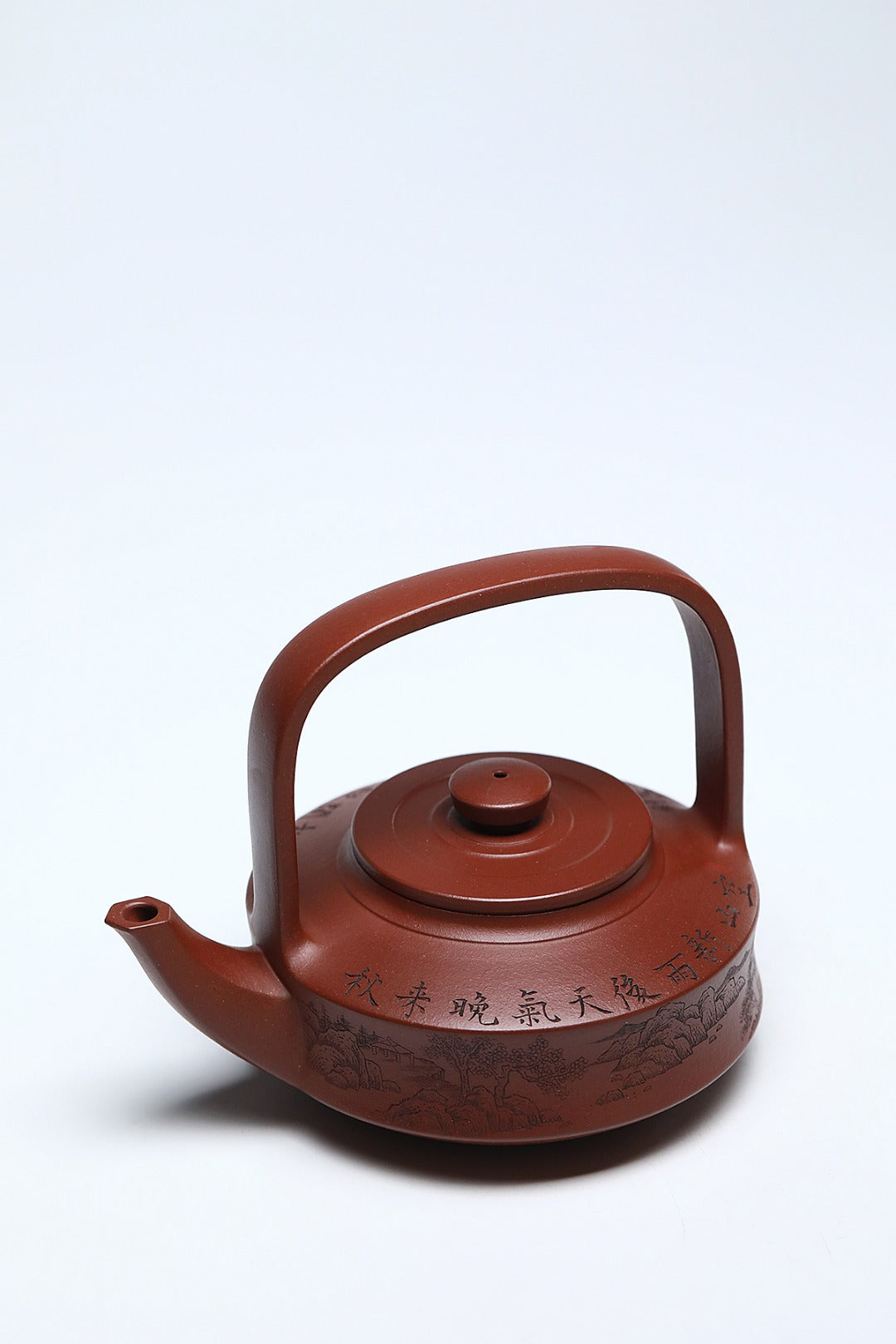 《提壁》 作者简介：李玮 中国陶瓷设计艺术大师 正高级工艺美术师 作品简介：原矿四号井底槽清纯料，450cc，并列9孔出水