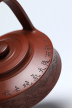 《提壁》 作者简介：李玮 中国陶瓷设计艺术大师 正高级工艺美术师 作品简介：原矿四号井底槽清纯料，450cc，并列9孔出水