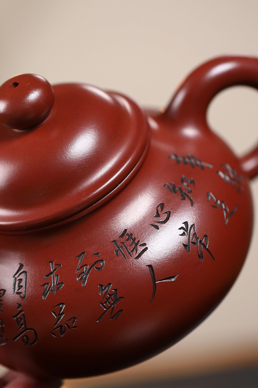 《容天》 王敏（正高级工艺美术师）装饰：李玮（江苏省陶瓷艺术大师，正高）原矿94年三号坡龙血砂，500cc，菱形9孔出水