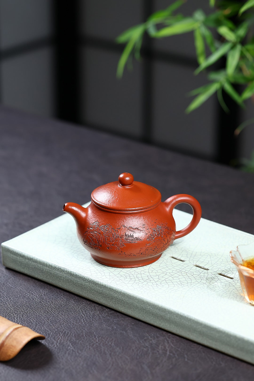 《潘壶》 国家级工艺美术师 鲍玉华 装饰：李玮（江苏省陶瓷艺术大师，正高）原矿家藏朱泥，190cc，菱形14孔出水