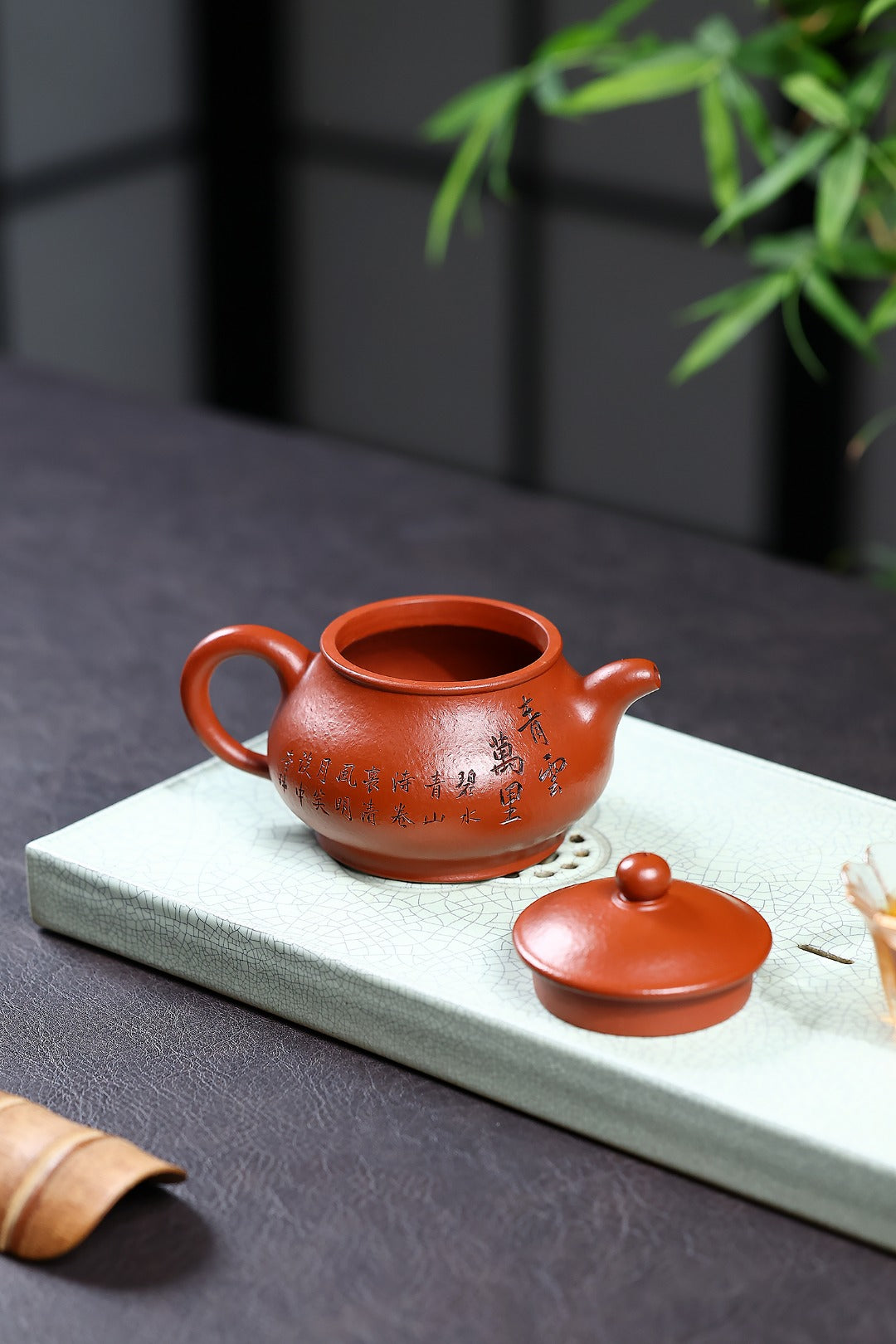 《潘壶》 国家级工艺美术师 鲍玉华 装饰：李玮（江苏省陶瓷艺术大师，正高）原矿家藏朱泥，190cc，菱形14孔出水