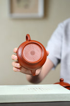 《潘壶》 国家级工艺美术师 鲍玉华 装饰：李玮（江苏省陶瓷艺术大师，正高）原矿家藏朱泥，190cc，菱形14孔出水
