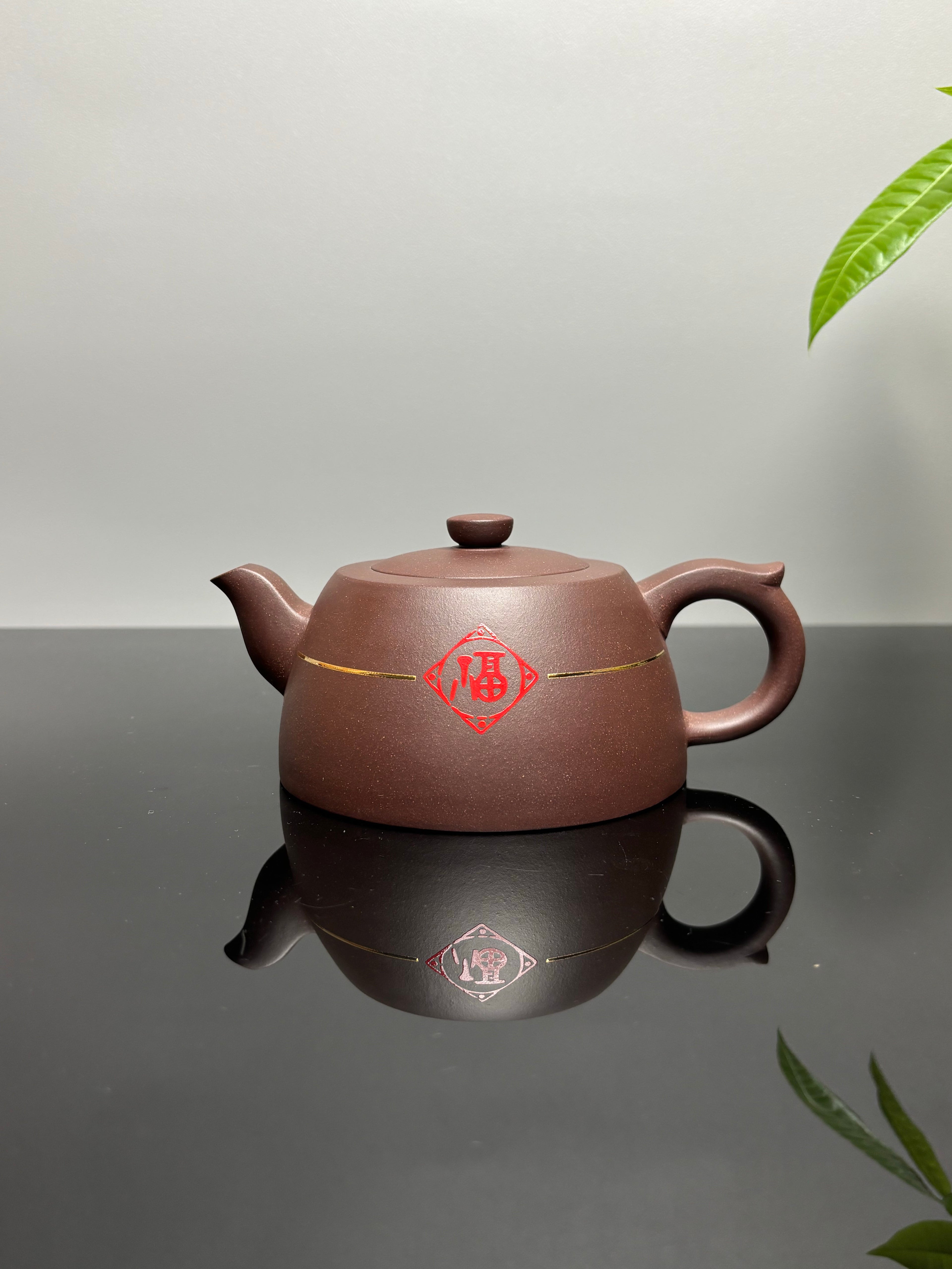 国匠臻藏 葛军大师·原创紫砂重器套组【井泉壶】鼎级荣衔 业界标杆👍礼藏双宜之选!  ——原矿优质老紫泥·400cc 杯50cc