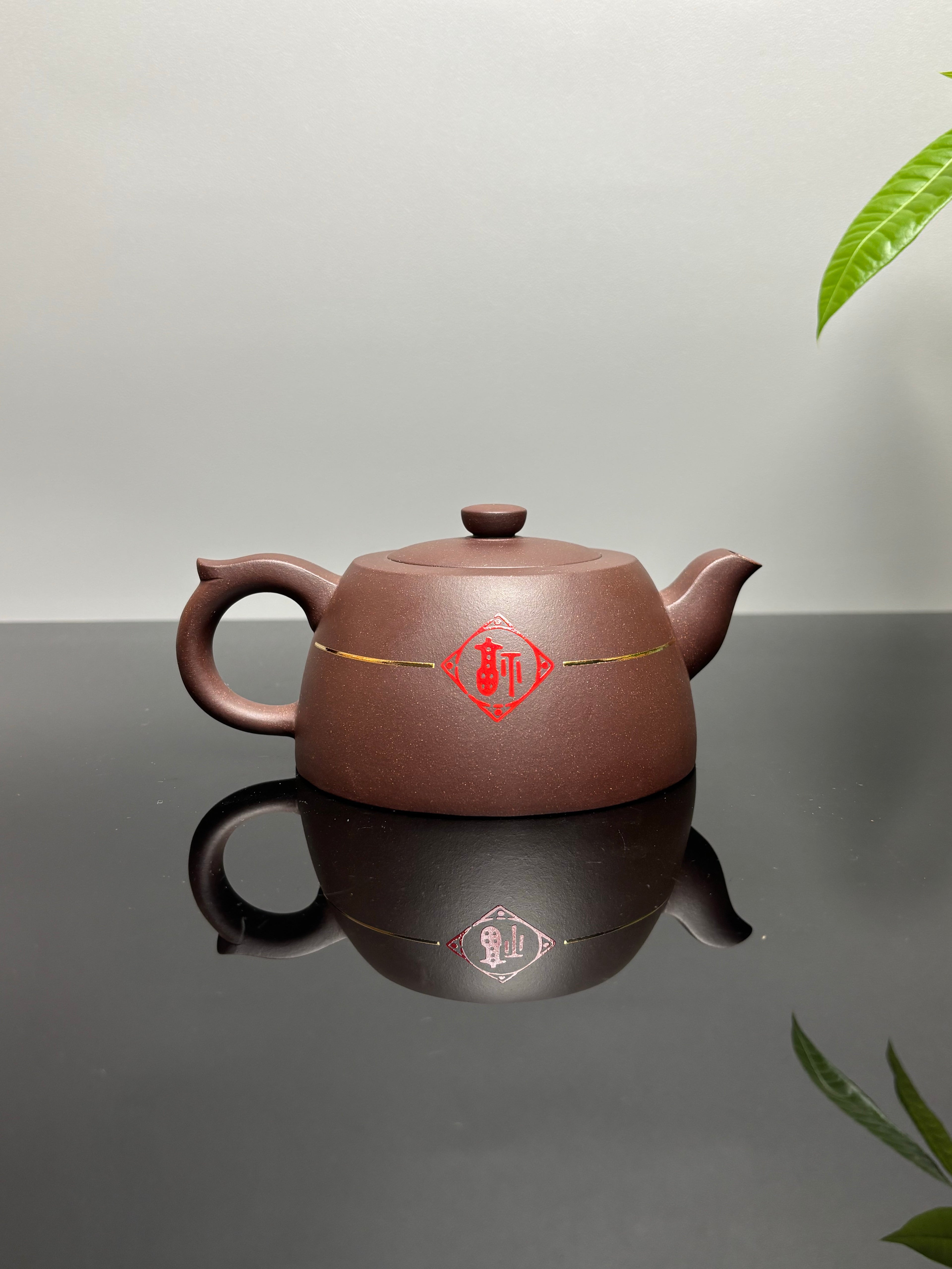 国匠臻藏 葛军大师·原创紫砂重器套组【井泉壶】鼎级荣衔 业界标杆👍礼藏双宜之选!  ——原矿优质老紫泥·400cc 杯50cc