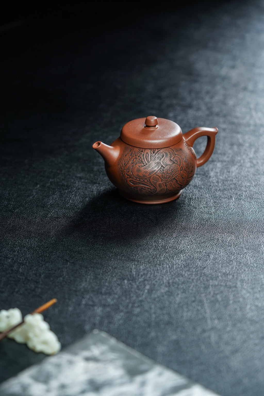 杨喜雨大师顶流臻品《卣礼壶》蛇🐍形神兼备·礼藏双宜·传世重器！  ——原矿优质底槽清·230cc