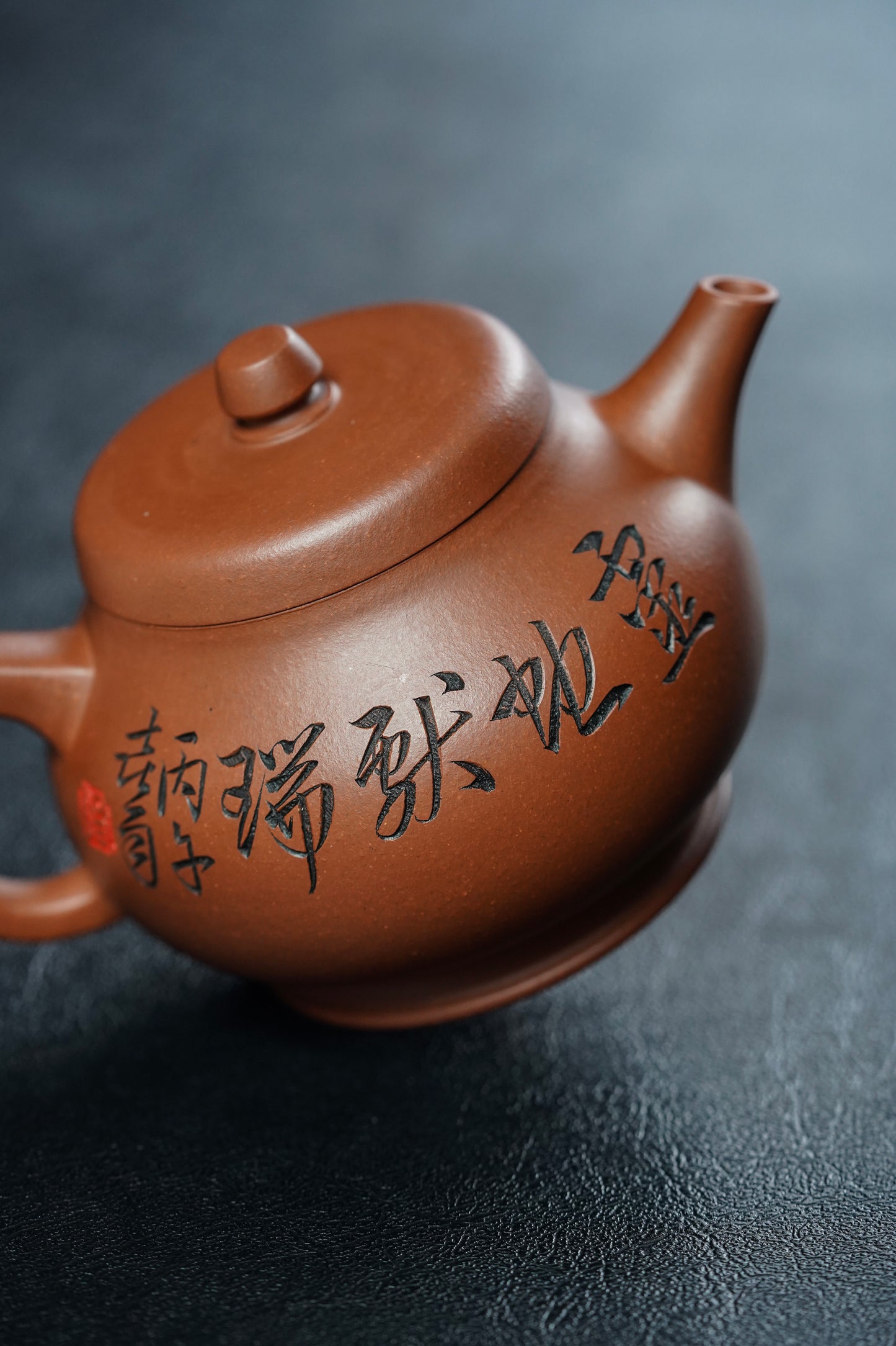 杨喜雨大师顶流臻品《卣礼壶》蛇🐍形神兼备·礼藏双宜·传世重器！  ——原矿优质底槽清·230cc