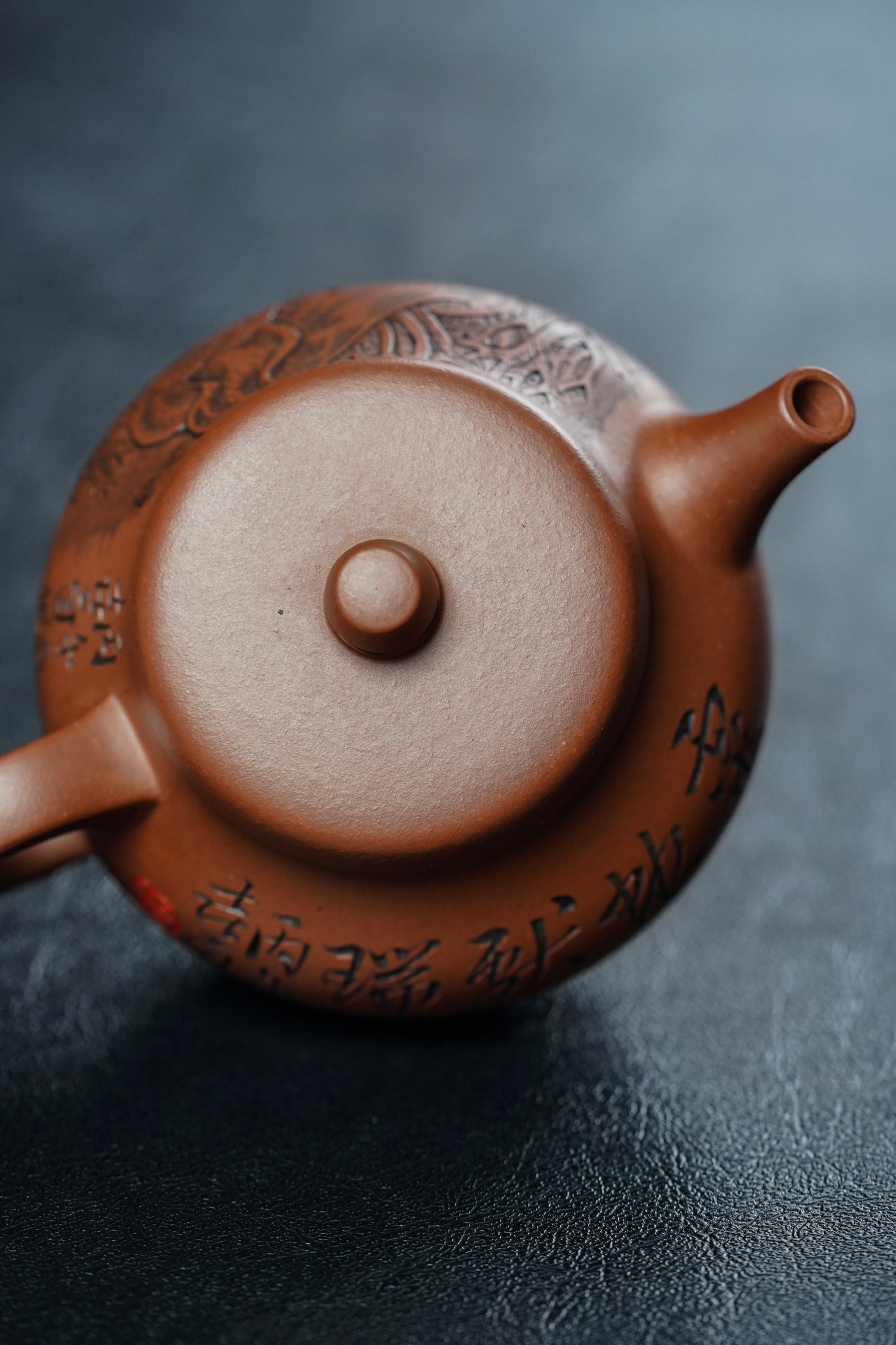 杨喜雨大师顶流臻品《卣礼壶》蛇🐍形神兼备·礼藏双宜·传世重器！  ——原矿优质底槽清·230cc
