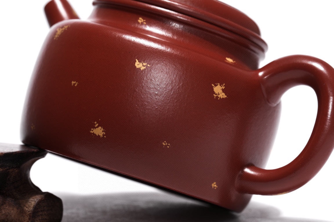 珍藏送礼·紫砂臻品｜省大师吴培林高徒·王雅丽制【德钟壶】——泥料：原矿优质朱泥大红袍·200cc