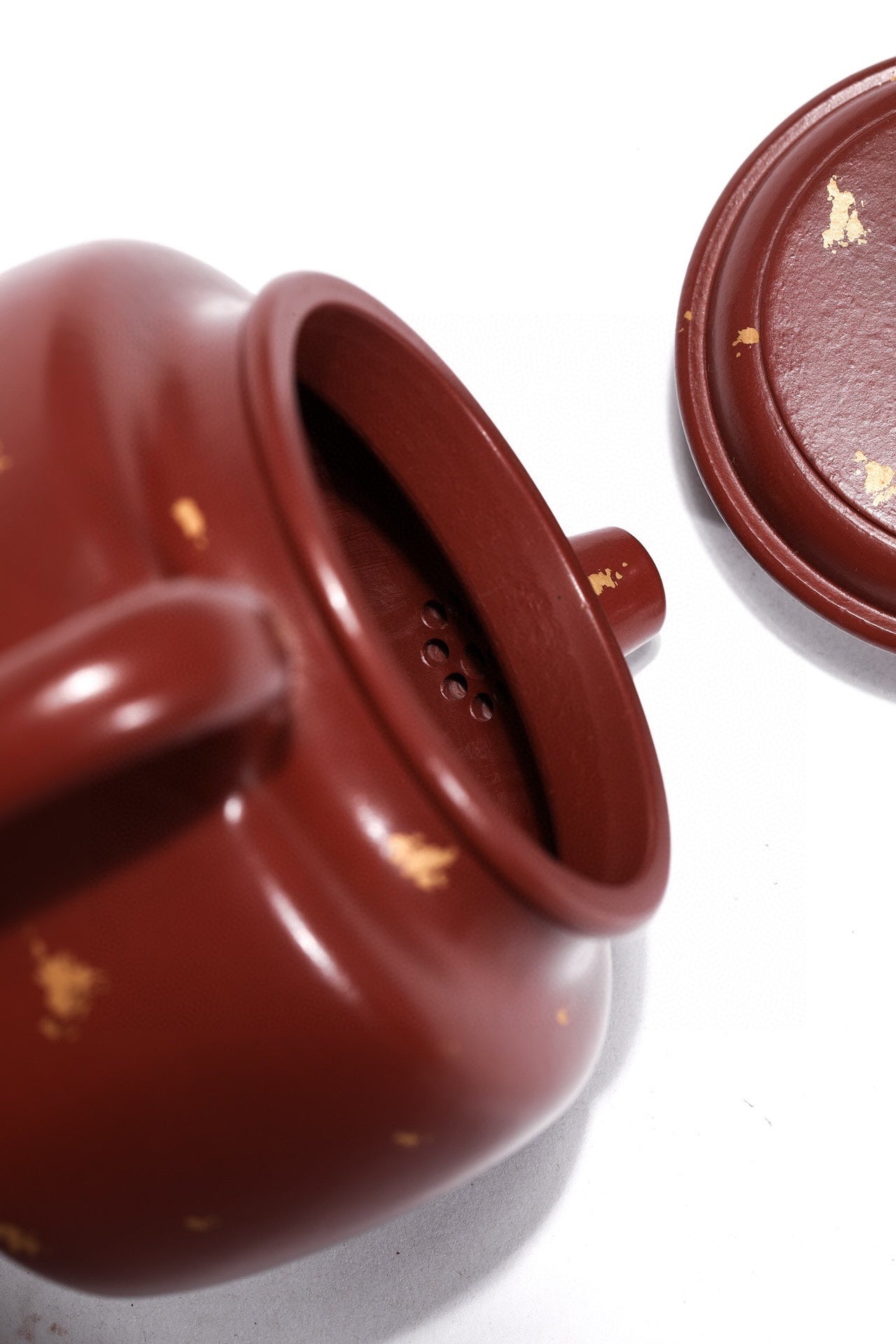 珍藏送礼·紫砂臻品｜省大师吴培林高徒·王雅丽制【德钟壶】——泥料：原矿优质朱泥大红袍·200cc