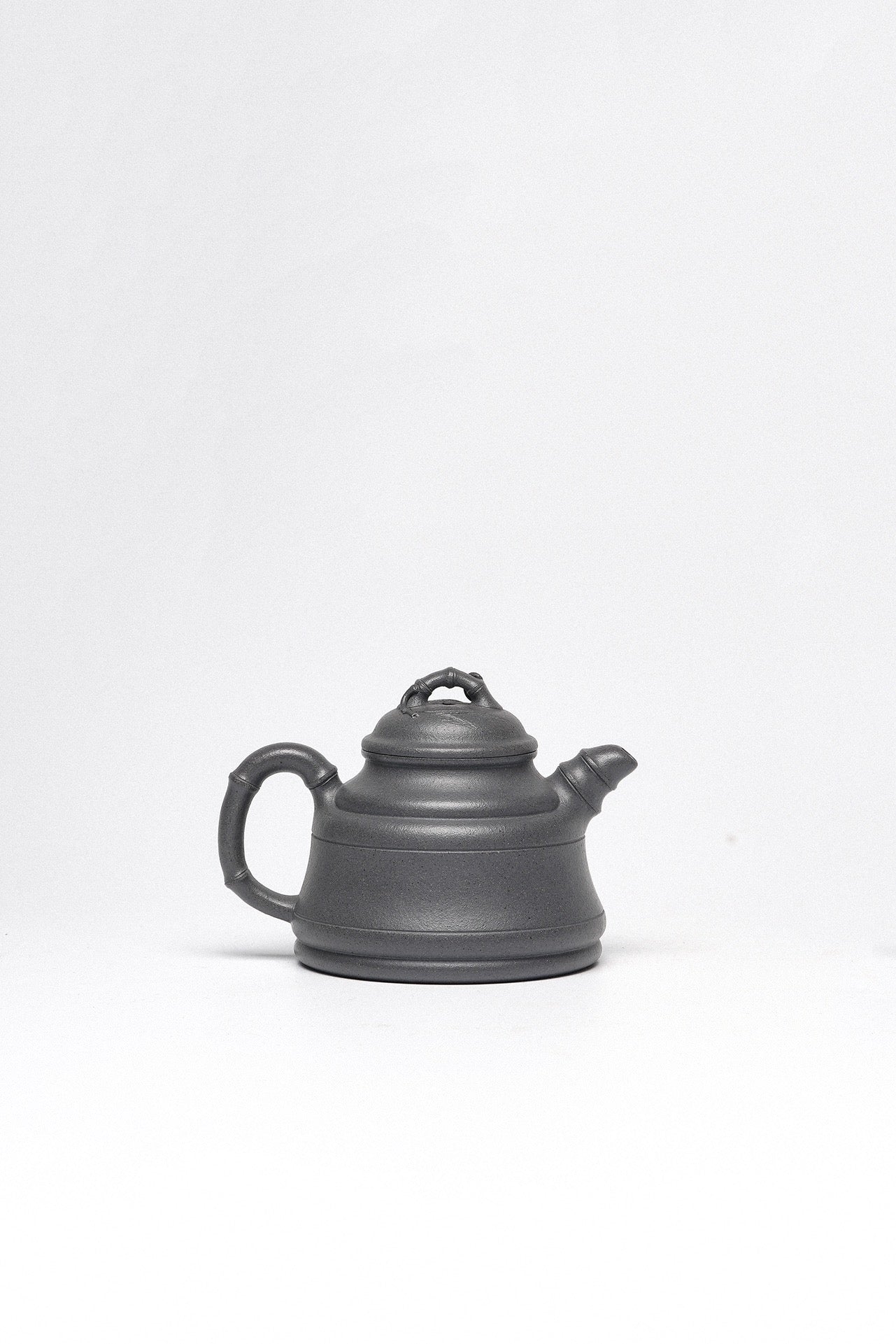 省大师吴培林高徒·王雅丽制【竹鼎壶】世家传承·精工之作——泥料：原矿优质天青泥·180cc