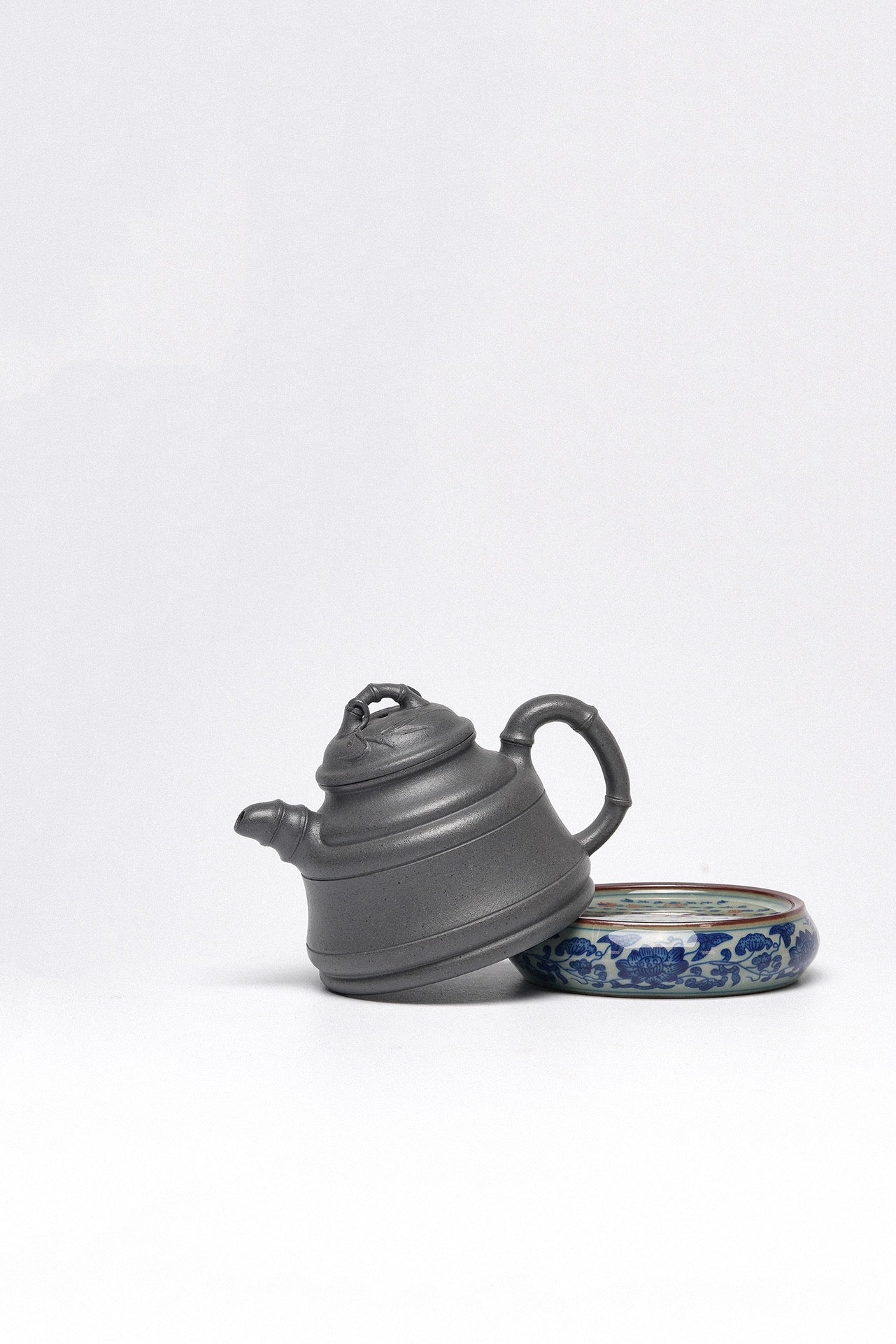 省大师吴培林高徒·王雅丽制【竹鼎壶】世家传承·精工之作——泥料：原矿优质天青泥·180cc