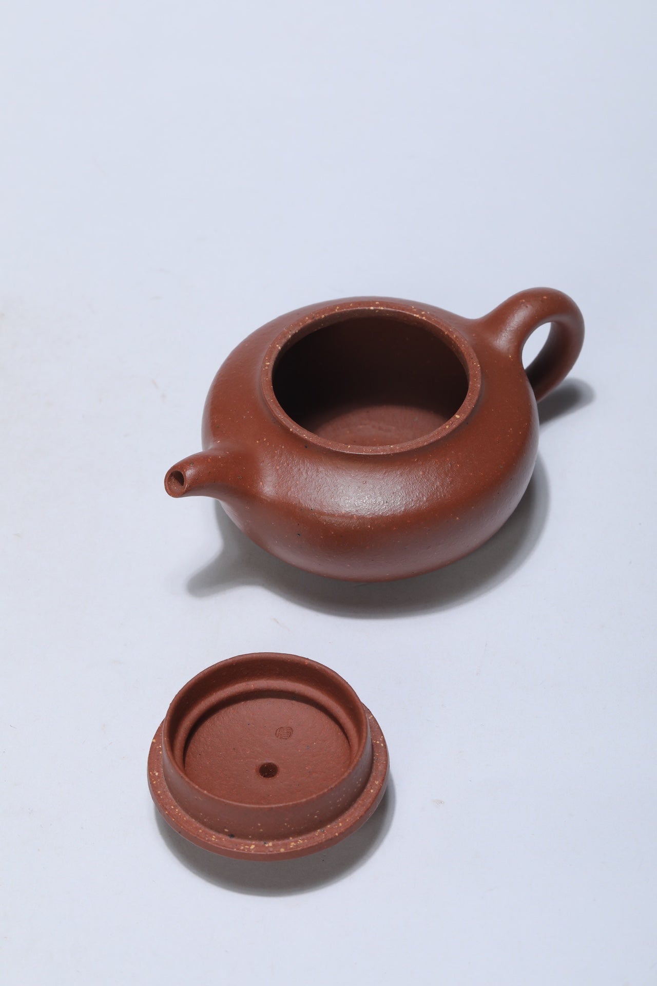 省大师吴培林高徒·王雅丽制【汉扁壶】世家传承·精工之作——泥料：原矿优质降坡泥·230cc
