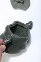 中国宜兴款《梅桩壶》小精品花器 ——优质绿泥·130cc ——盖章落款·小马