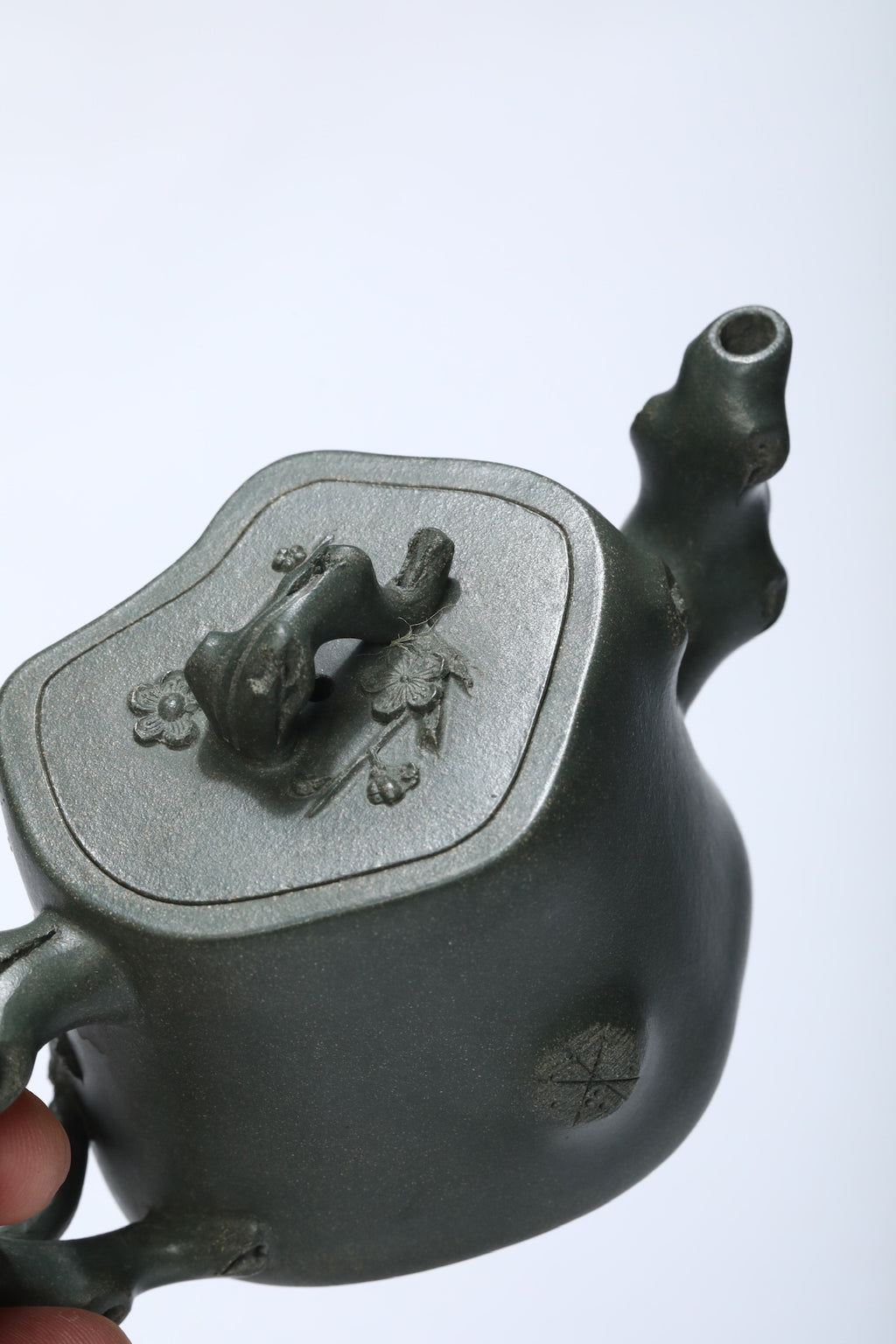 中国宜兴款《梅桩壶》小精品花器 ——优质绿泥·130cc ——盖章落款·小马