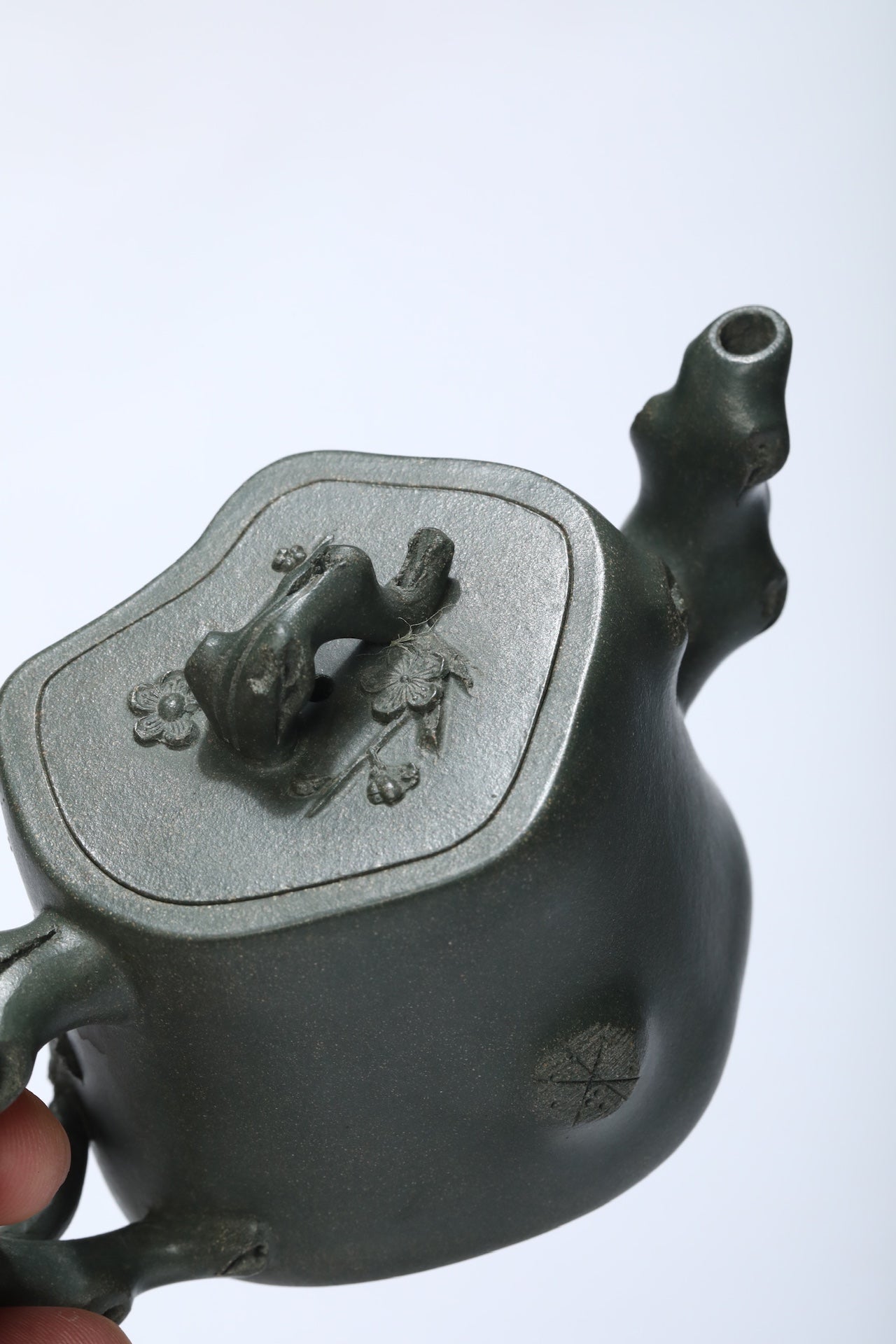 中国宜兴款《梅桩壶》小精品花器 ——优质绿泥·130cc ——盖章落款·小马