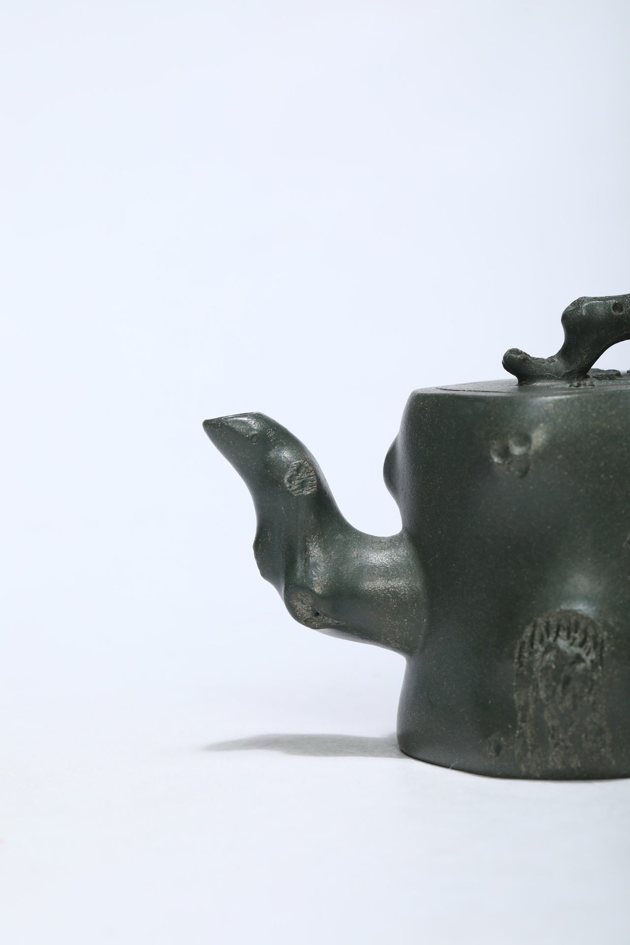 中国宜兴款《梅桩壶》小精品花器 ——优质绿泥·130cc ——盖章落款·小马