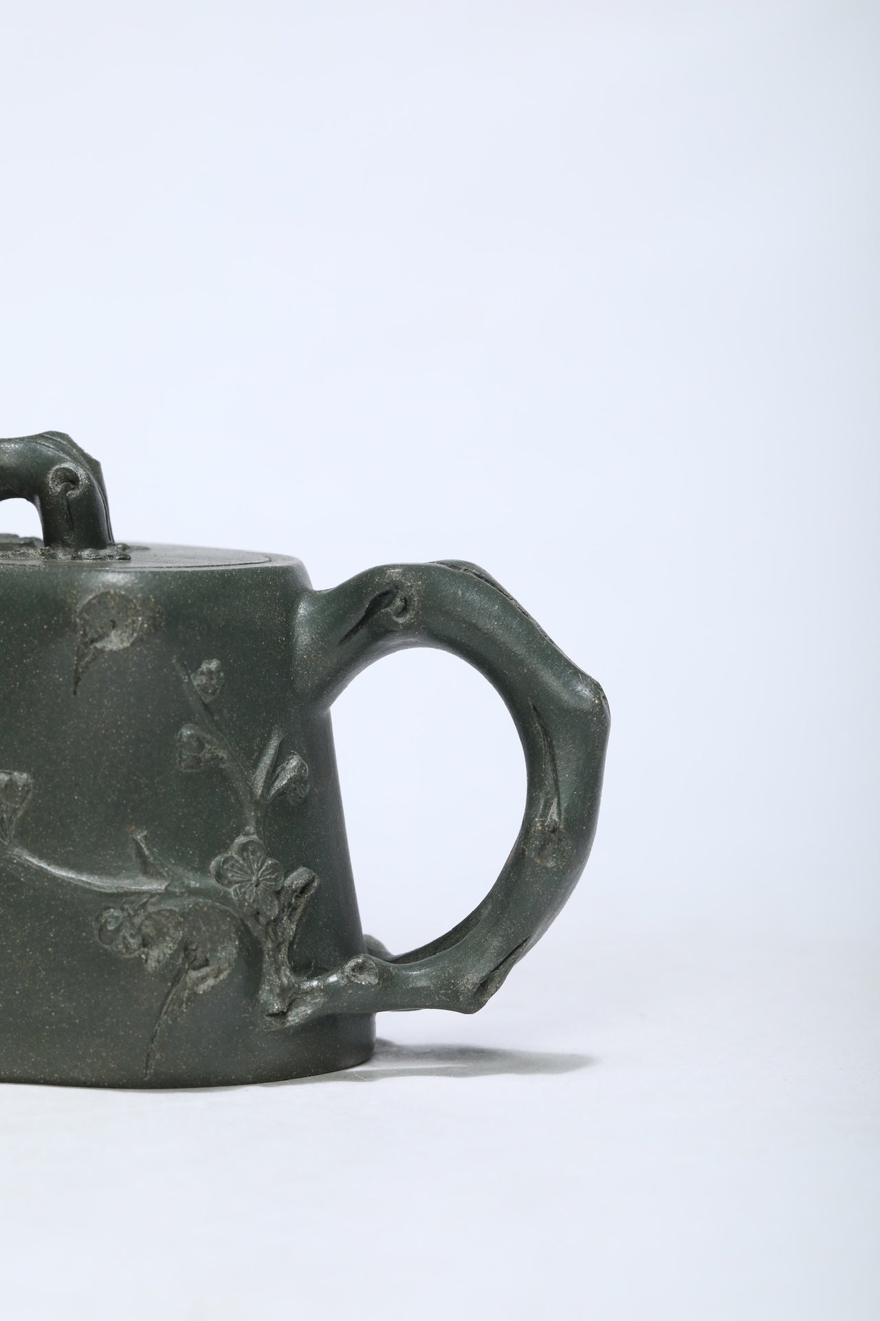 中国宜兴款《梅桩壶》小精品花器 ——优质绿泥·130cc ——盖章落款·小马