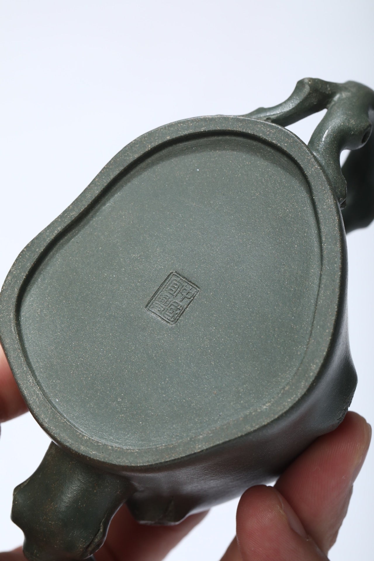 中国宜兴款《梅桩壶》小精品花器 ——优质绿泥·130cc ——盖章落款·小马