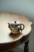 瑞麒麟· 全手工  /泥绘名家全玲泥绘作品 /容量300cc/原矿紫泥 器型端庄饱满，腹线舒缓收束，短颈压盖，珠钮精巧协调