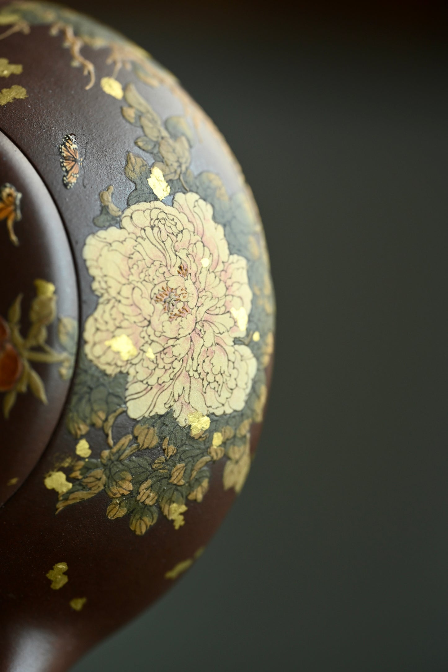 亦瓢·全手工 /泥绘名家全玲泥绘作品  /容量180cc/原矿紫泥 清润素雅的造型，纤秀细腻的线条