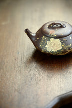 亦瓢·全手工 /泥绘名家全玲泥绘作品  /容量180cc/原矿紫泥 清润素雅的造型，纤秀细腻的线条