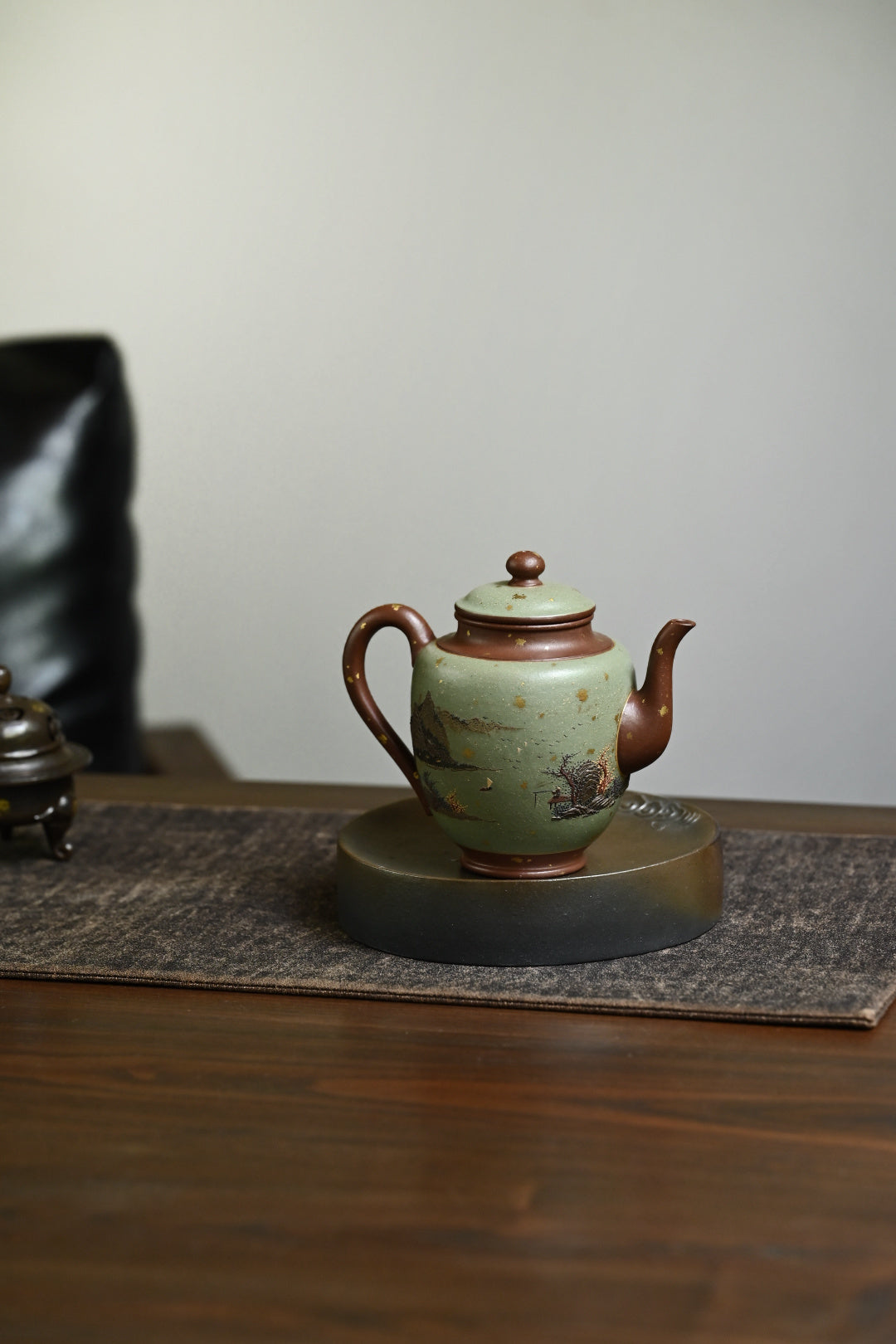御风·全手工 /六届全手工大赛一等奖高工施昌作品/容量330cc/原矿底槽清 作品借鉴古代酒壶元素，雅致脱俗，巧而不纤